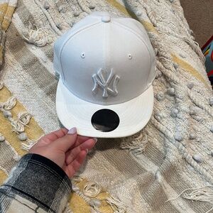 B17 New York Yankees White Baseball Cap